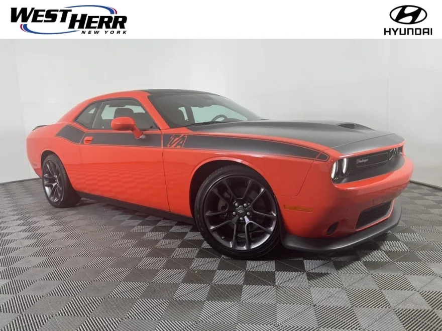 2023 Dodge Challenger R/T photo 1