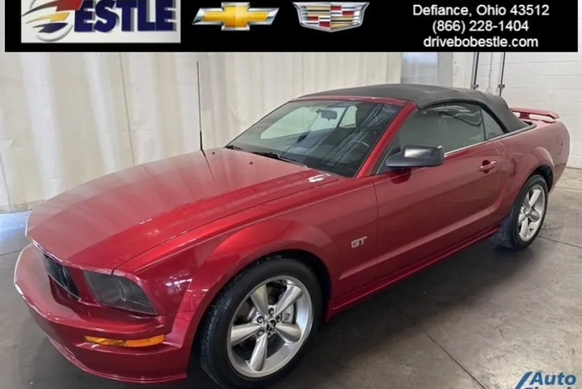 2005 Ford Mustang GT Deluxe Convertible photo 1