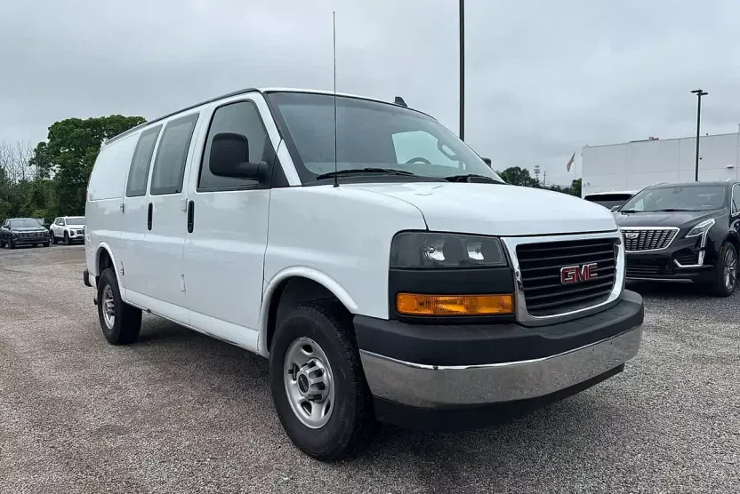 2022 Gmc Savana Cargo 2500 photo 1