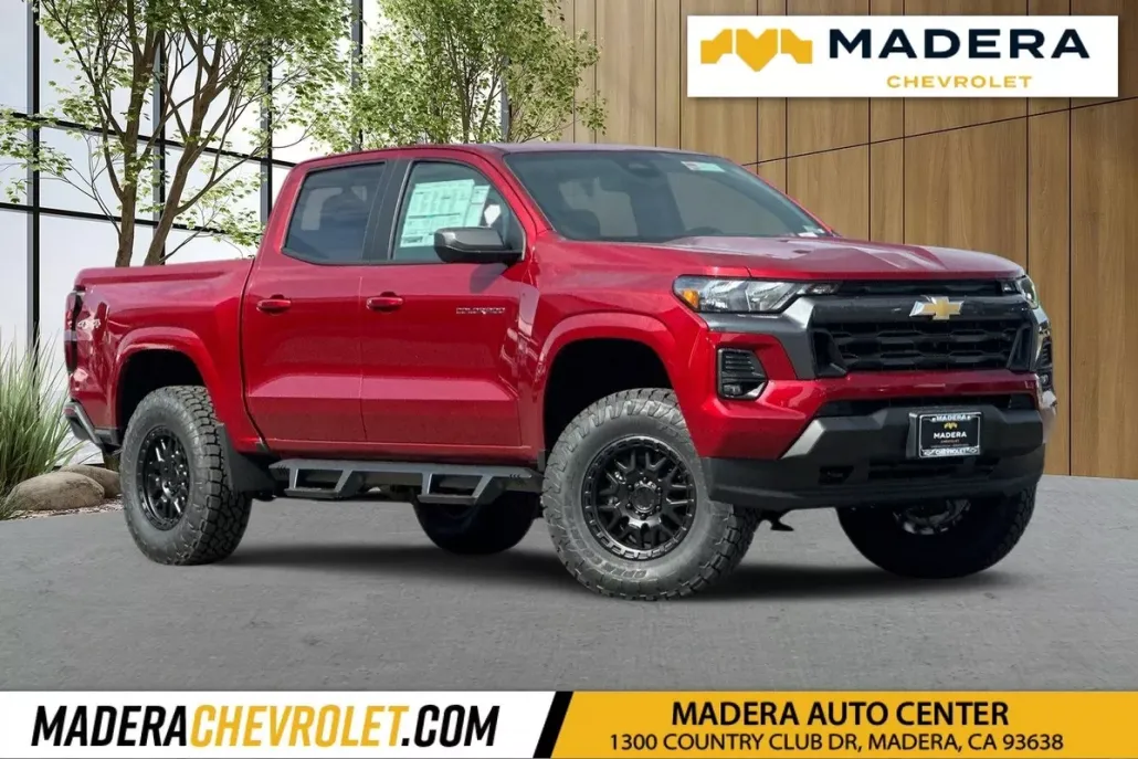 2024 Chevrolet Colorado LT photo 1