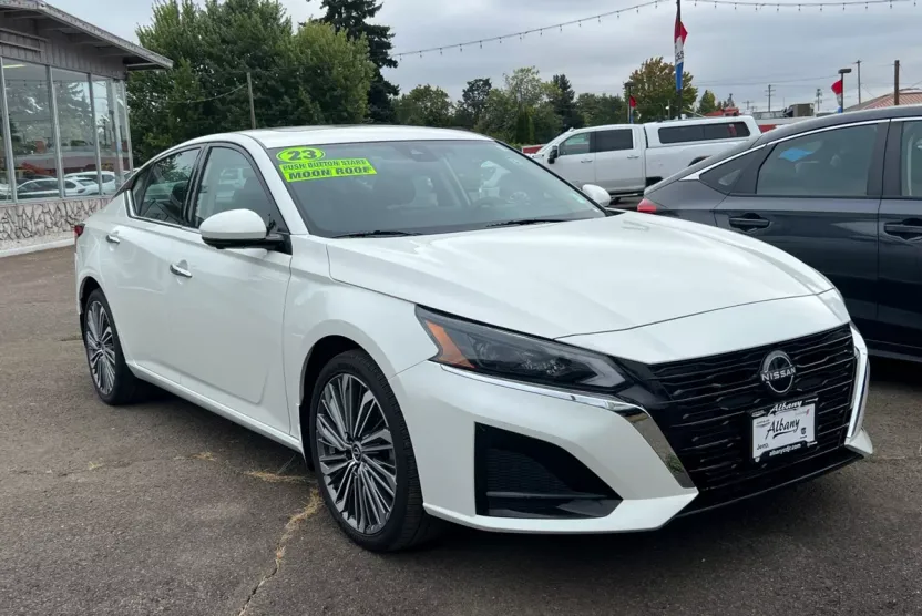 2023 Nissan Altima 2.5 SL photo 1