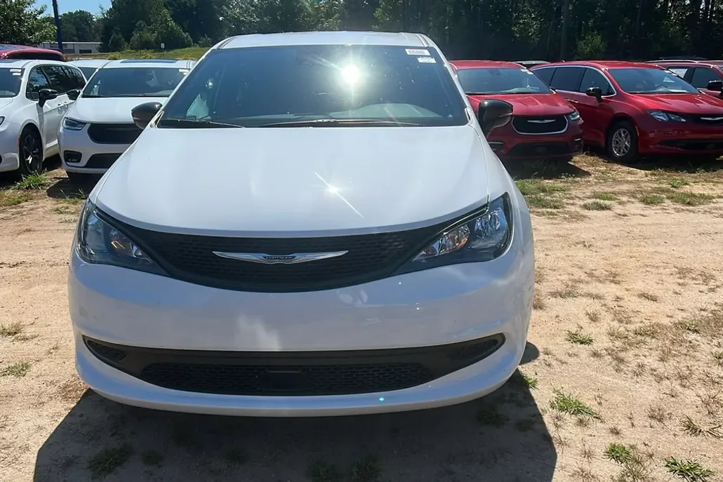 2026 Chrysler Voyager LX photo 1