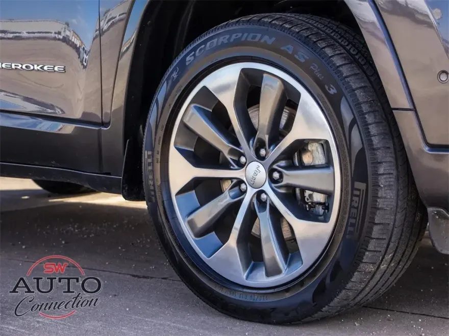 2019 Jeep Cherokee Overland photo 1