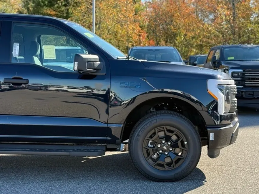 2025 Ford F-150 Lightning XLT photo 1