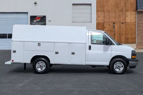 2025 Gmc Savana Cutaway 3500 photo 2