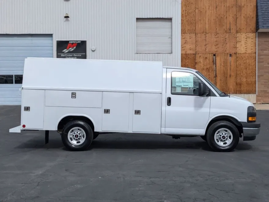 2025 Gmc Savana Cutaway 3500 photo 2
