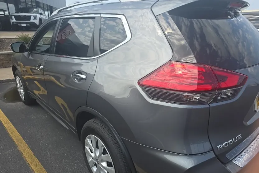 2017 Nissan Rogue S AWD photo 1