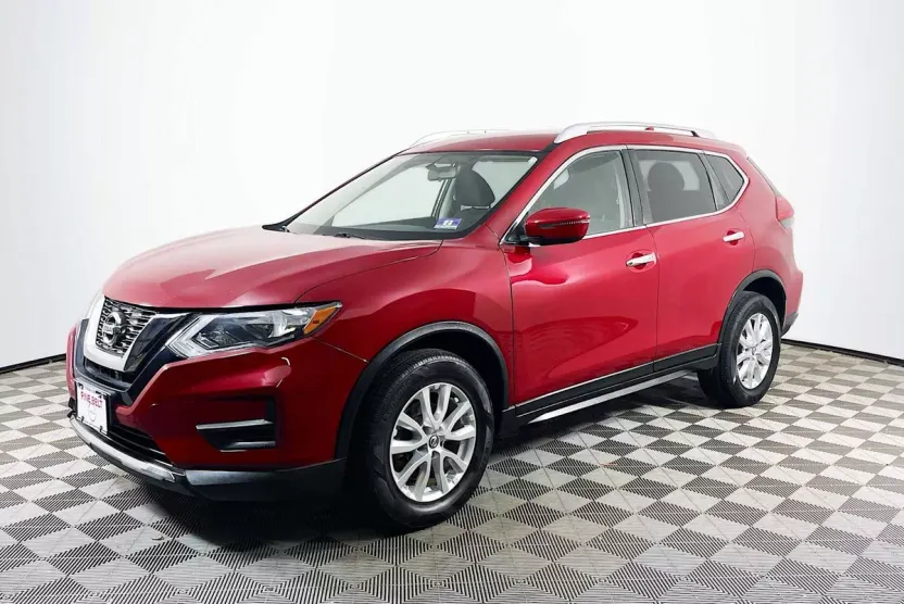2017 Nissan Rogue SV photo 1