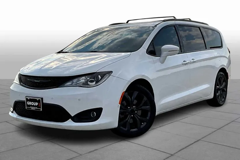 2018 Chrysler Pacifica Limited photo 1