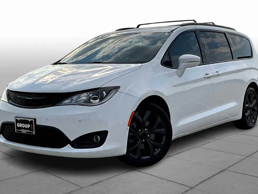 2018 Chrysler Pacifica Limited photo 1