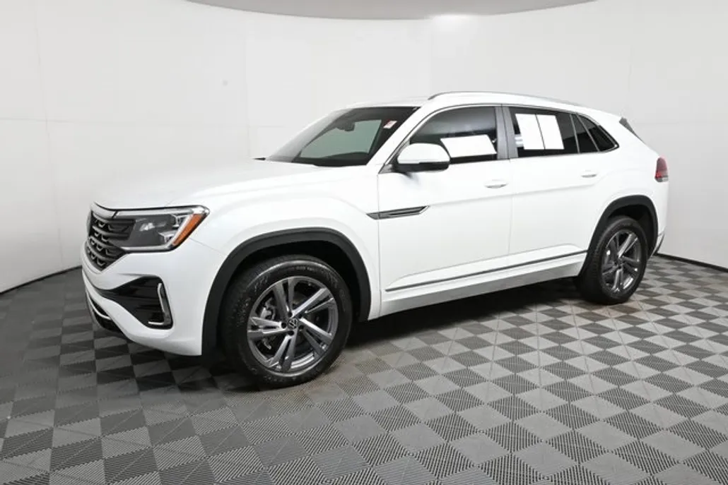 2024 Volkswagen Atlas Cross Sport SEL R-Line photo 1
