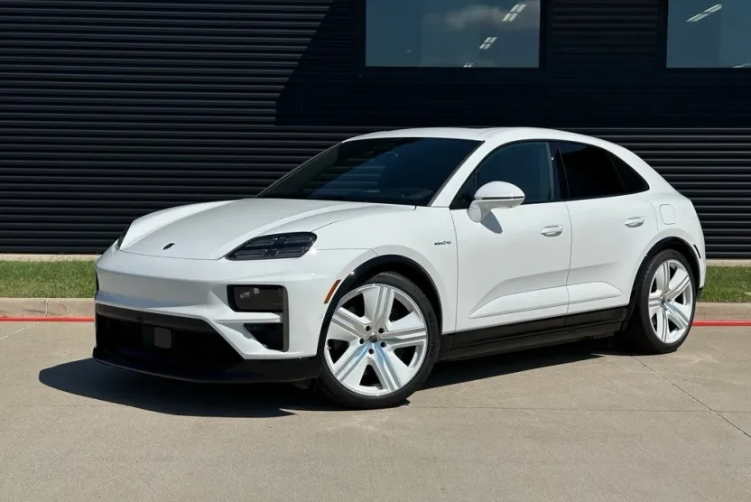 2025 Porsche Macan Turbo Electric photo 1