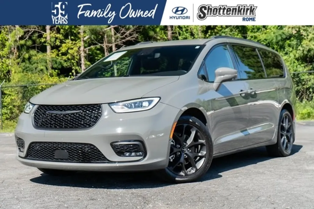 2021 Chrysler Pacifica Touring L photo 1