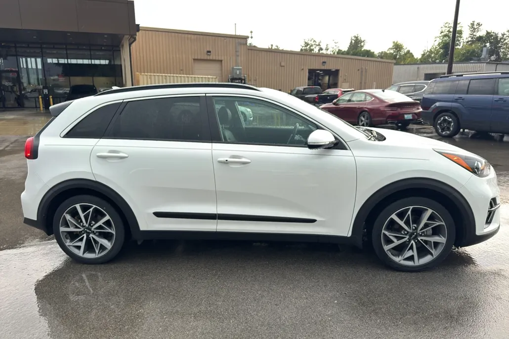 2022 Kia Niro Touring Special Edition photo 1