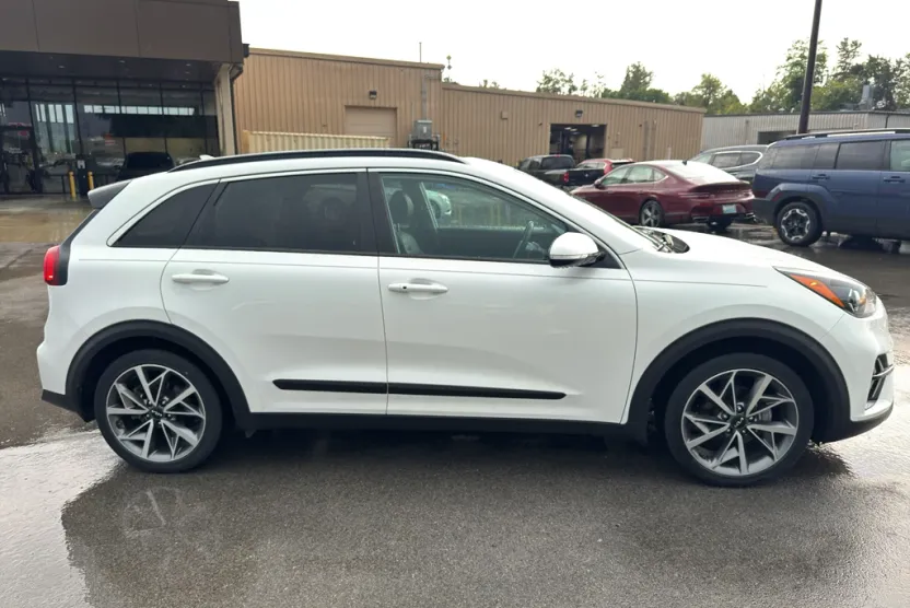 2022 Kia Niro Touring Special Edition photo 1