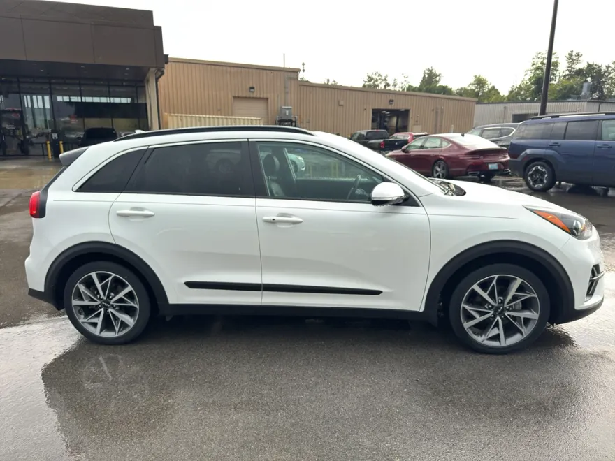 2022 Kia Niro Touring Special Edition photo 1