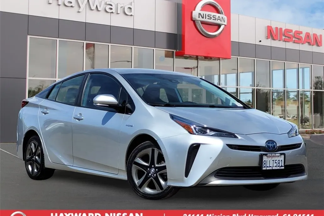 2019 Toyota Prius XLE photo 1