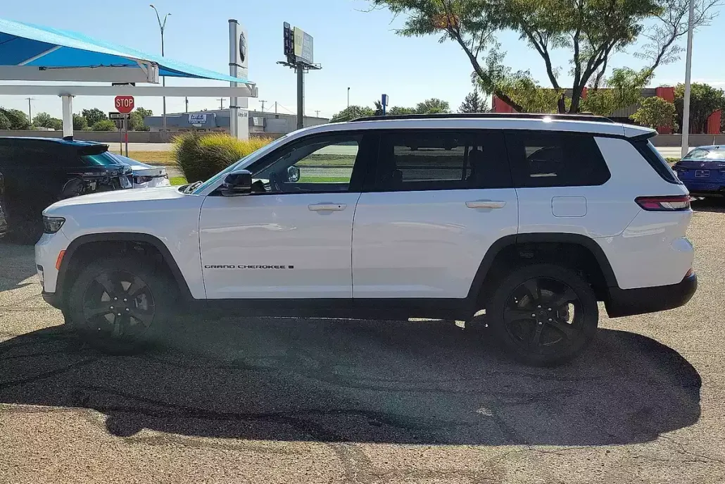 2023 Jeep Grand Cherokee Limited photo 1