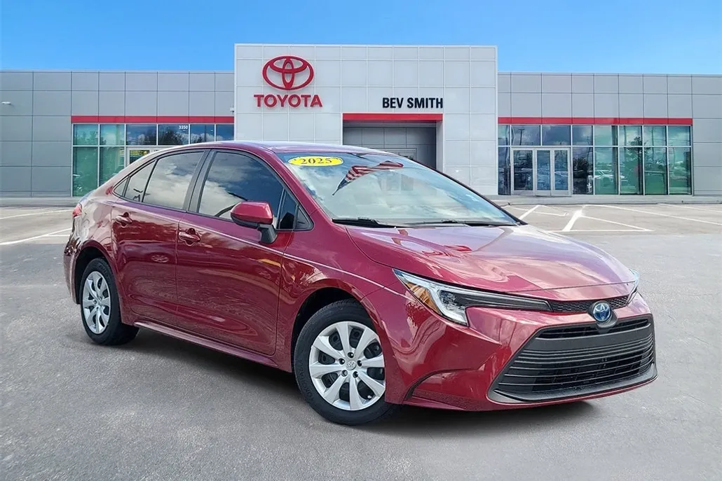 2025 Toyota Corolla Hybrid LE photo 1