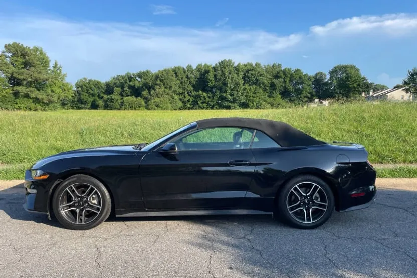 2020 Ford Mustang EcoBoost photo 1