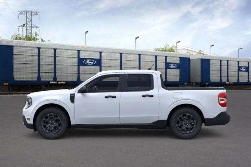 2025 Ford Maverick XLT photo 1