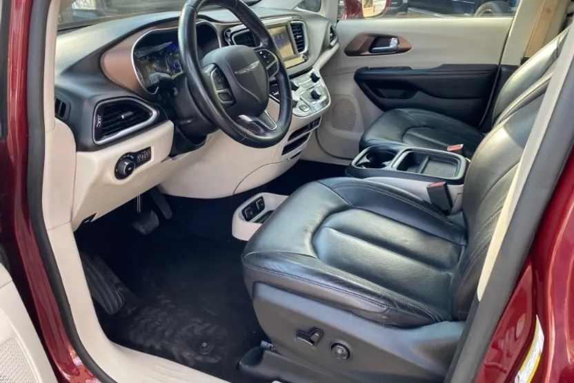 2018 Chrysler Pacifica Touring L photo 1