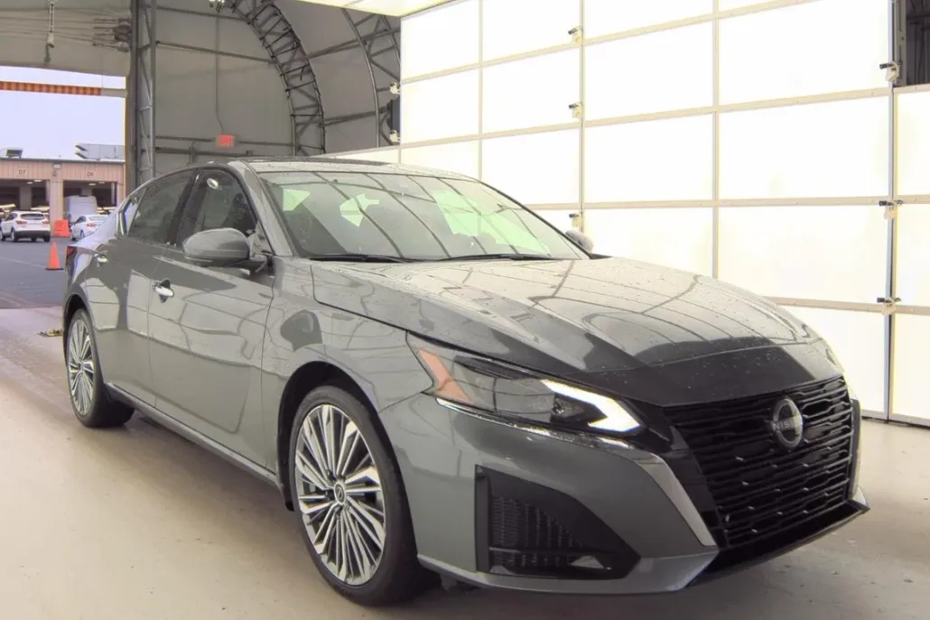 2024 Nissan Altima 2.5 SL photo 1