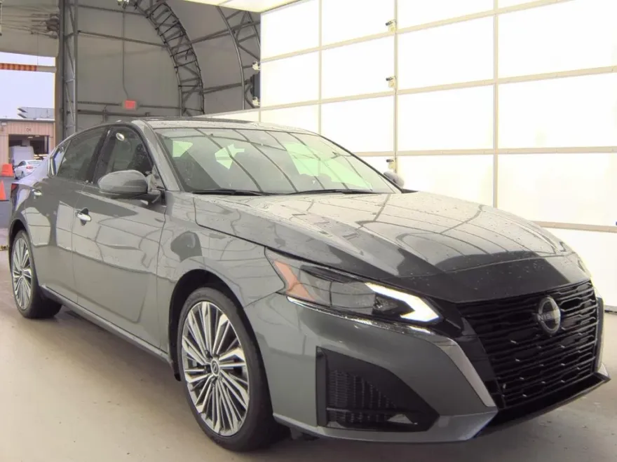 2024 Nissan Altima 2.5 SL photo 1