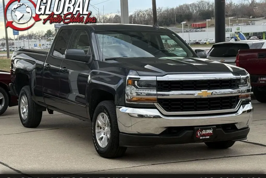 2018 Chevrolet Silverado 1500 LT photo 1