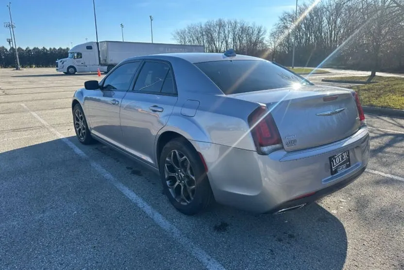 2018 Chrysler 300 S photo 1