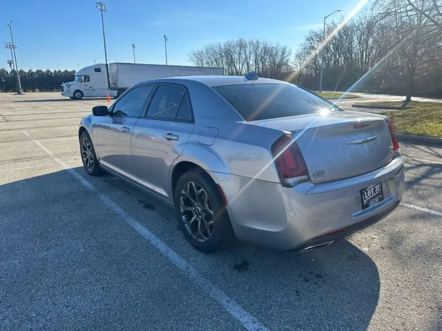 2018 Chrysler 300 S photo 1