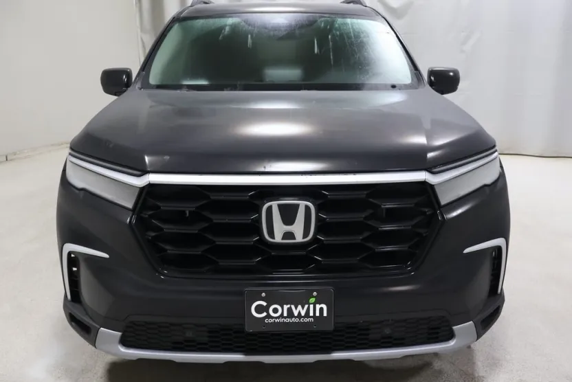 2025 Honda Pilot Touring photo 1