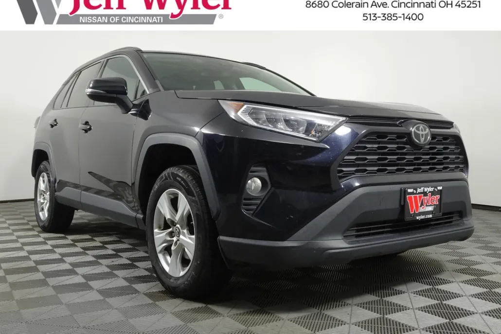 2019 Toyota RAV4 XLE photo 1