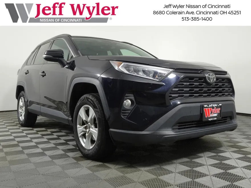 2019 Toyota RAV4 XLE photo 1