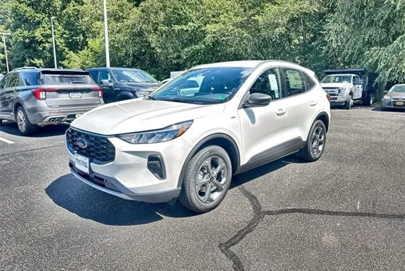 2025 Ford Escape ST-Line photo 1