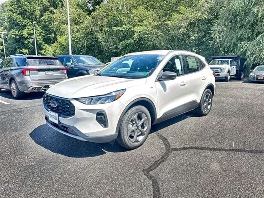 2025 Ford Escape ST-Line photo 1