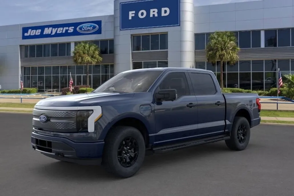 2025 Ford F-150 Lightning XLT photo 1