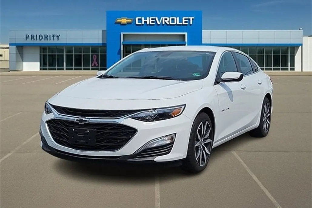 2025 Chevrolet Malibu RS photo 1