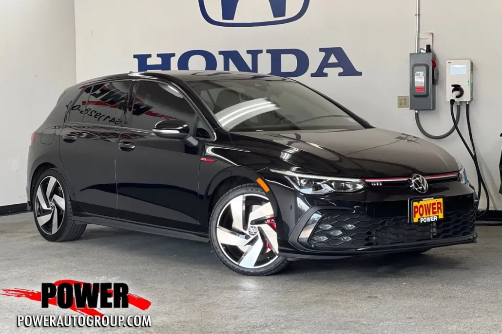 2022 Volkswagen Golf GTI SE photo 1