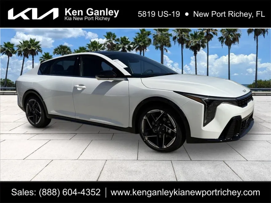 2025 Kia K4 GT-Line photo 1