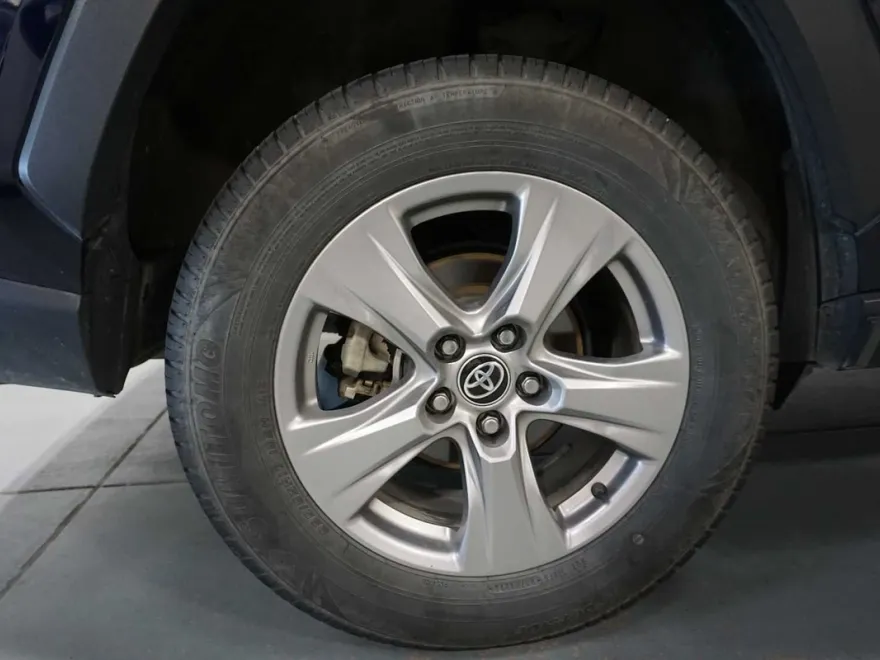 2023 Toyota RAV4 XLE photo 10