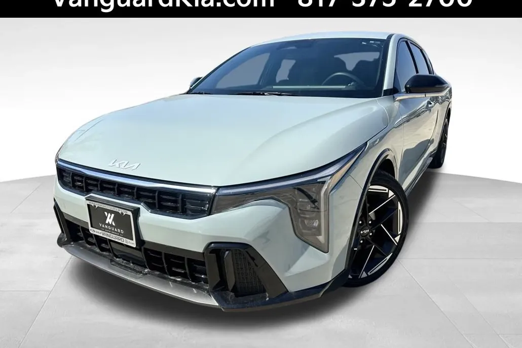 2025 Kia K4 GT-Line photo 1