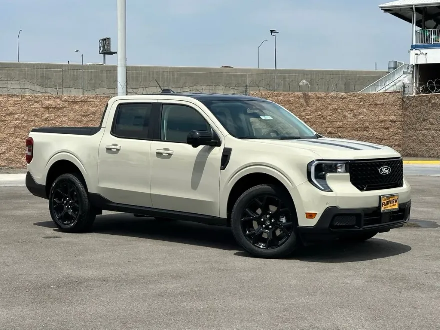 2025 Ford Maverick Lariat photo 1