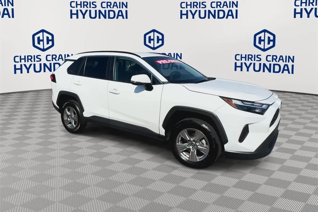 2024 Toyota RAV4 XLE photo 1