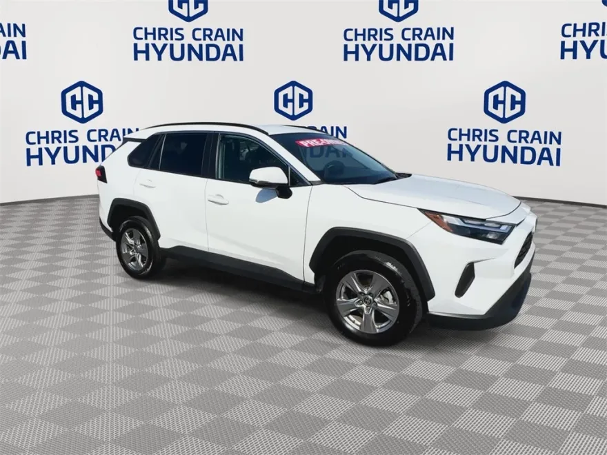 2024 Toyota RAV4 XLE photo 1