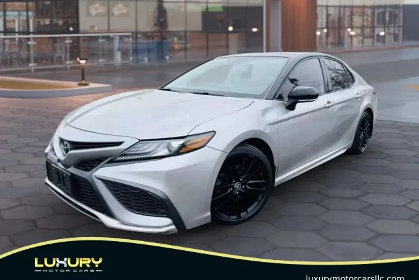 2024 Toyota Corolla LE photo 1