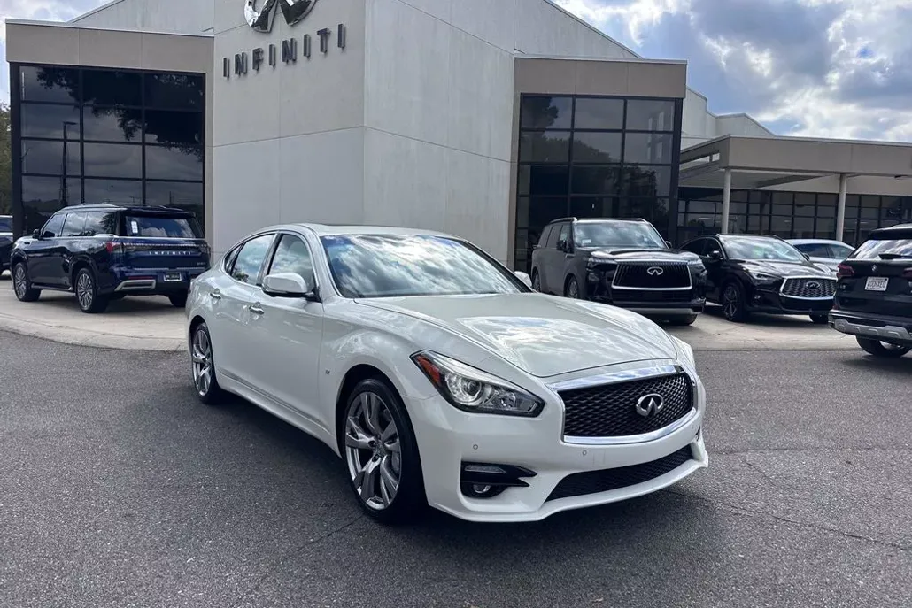 2015 Infiniti Q70 3.7 photo 1