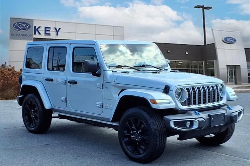 2024 Jeep Wrangler Sahara 4xe photo 1