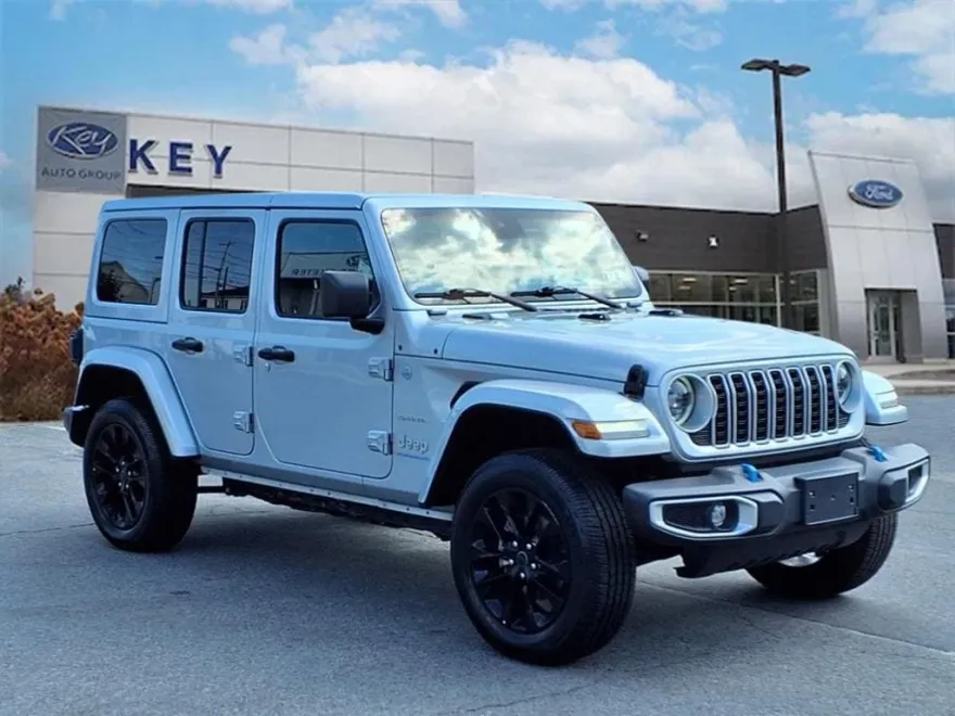 2024 Jeep Wrangler Sahara 4xe photo 1