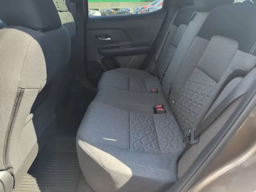 2025 Nissan Kicks SV photo 1